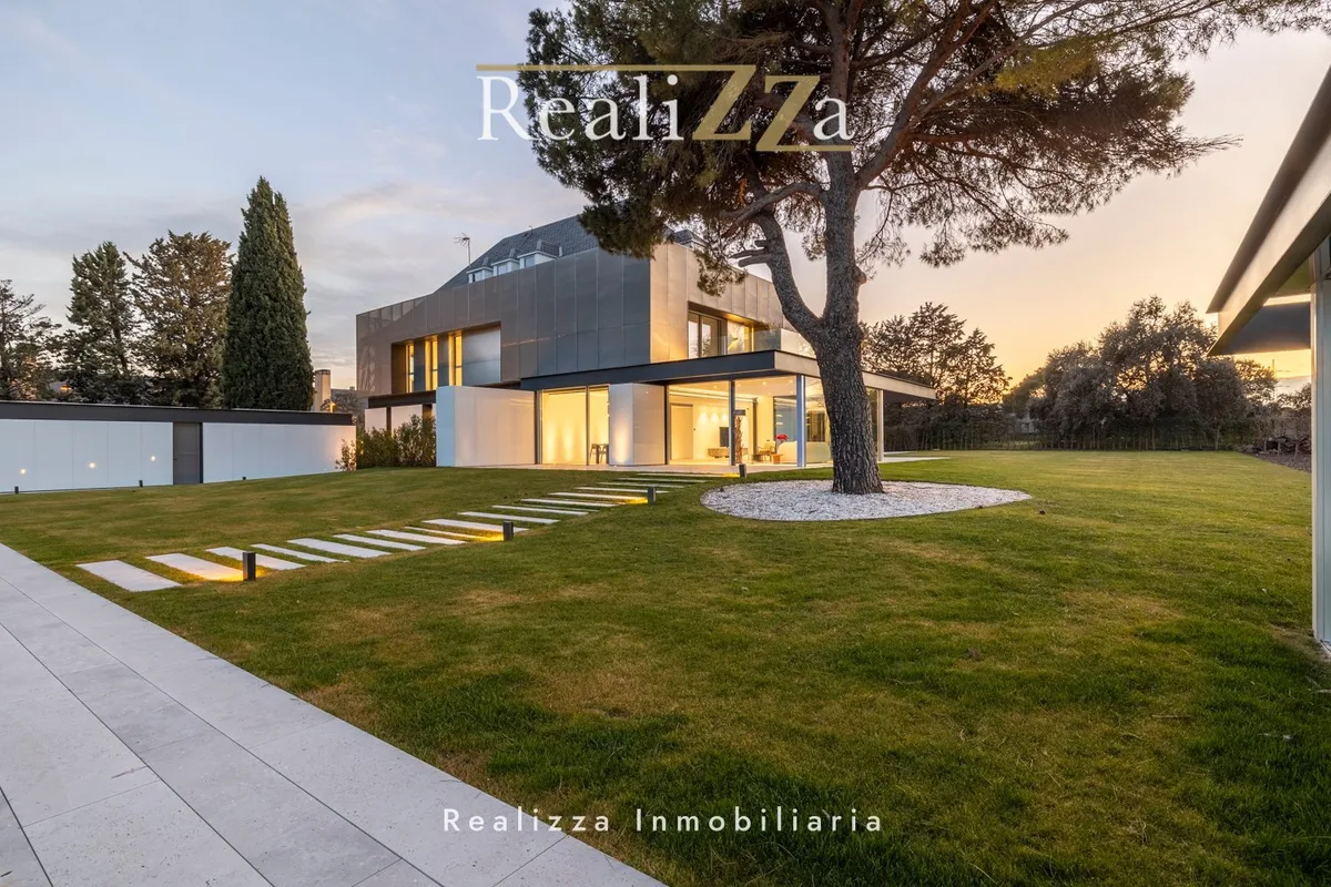 Chalet en Paseo de La Finca 3