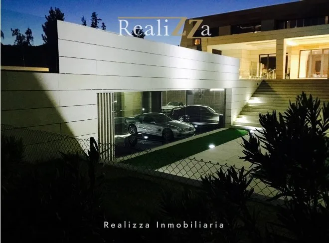 Chalet en tres plantas con piscina interior 6