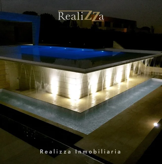 Chalet en tres plantas con piscina interior 19