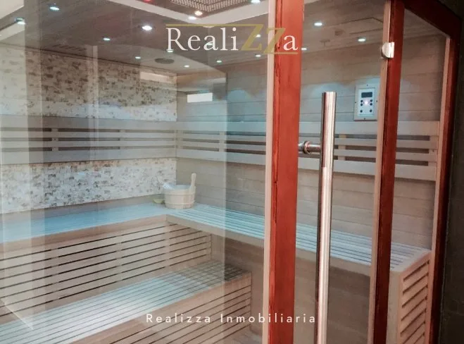 Chalet en tres plantas con piscina interior 22