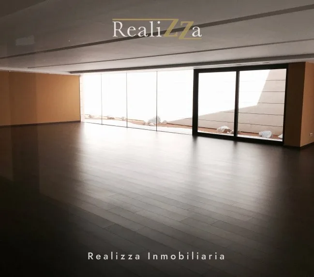 Chalet en tres plantas con piscina interior 24
