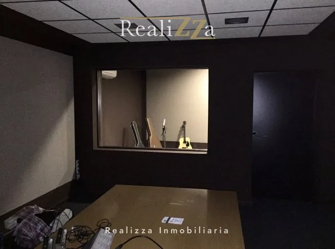 Chalet en tres plantas con piscina interior 27