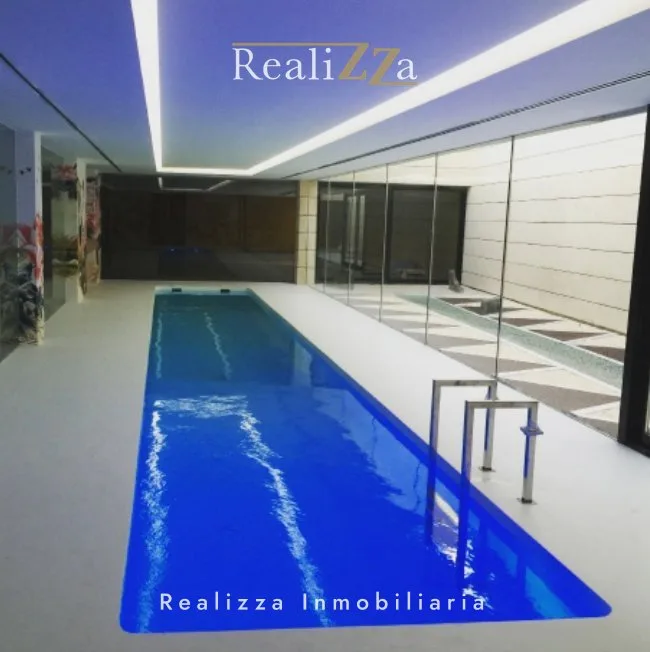 Chalet en tres plantas con piscina interior 29