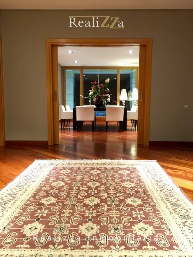 Chalet en tres plantas con piscina interior 31