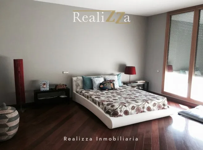 Chalet en tres plantas con piscina interior 32