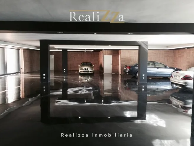 Chalet en tres plantas con piscina interior 34