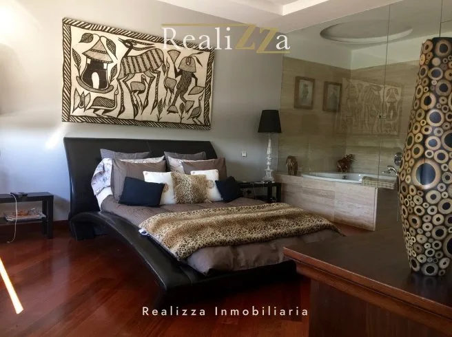 Chalet en tres plantas con piscina interior 41
