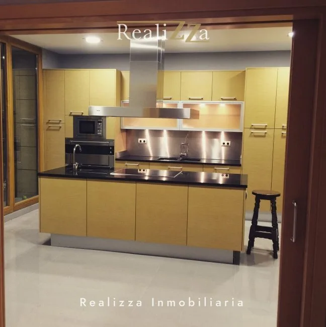 Chalet en tres plantas con piscina interior 43