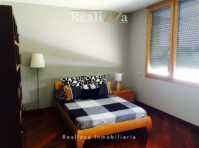 Chalet en tres plantas con piscina interior 44