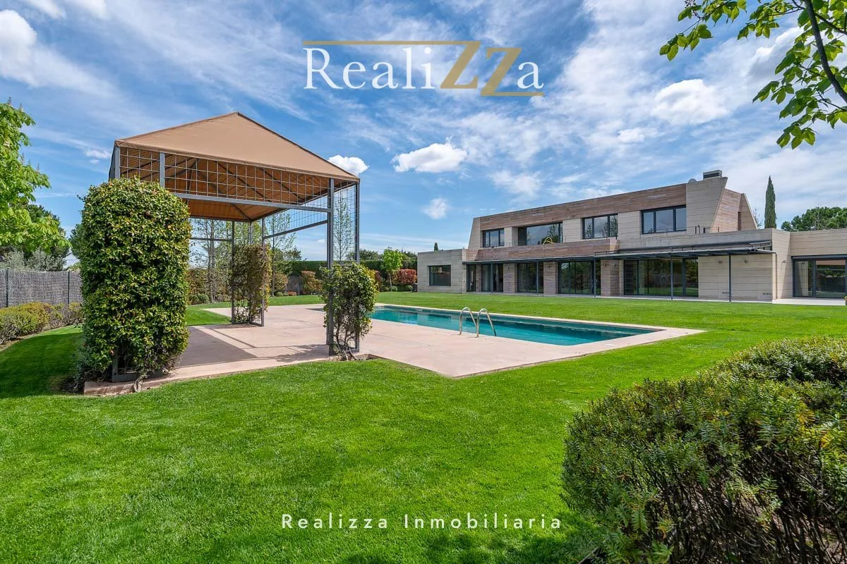 Chalet independiente con 2 plantas