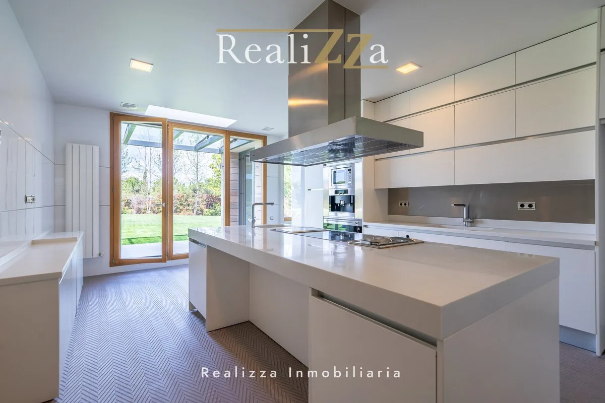 Chalet independiente con 2 plantas 10