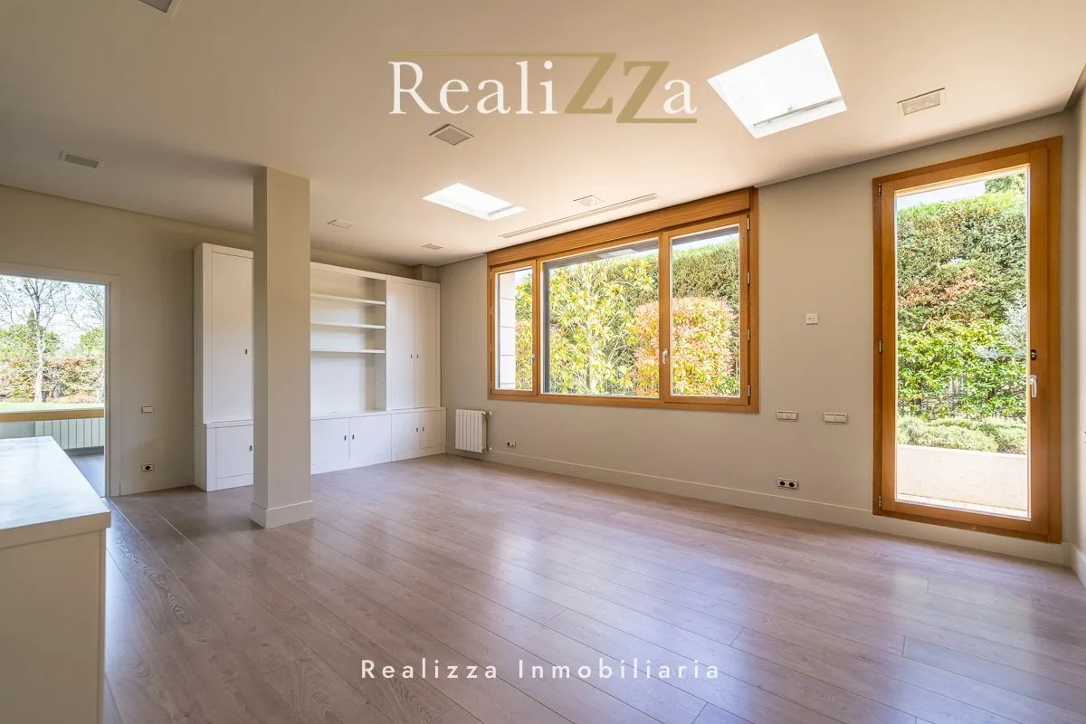 Chalet independiente con 2 plantas 12
