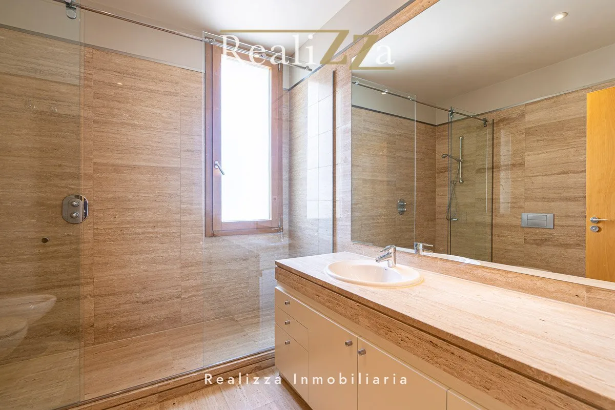 Chalet independiente con 2 plantas 24