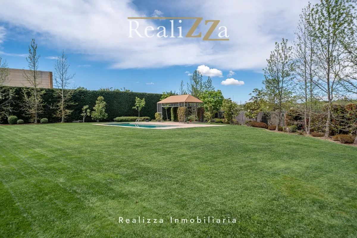 Chalet independiente con 2 plantas 32
