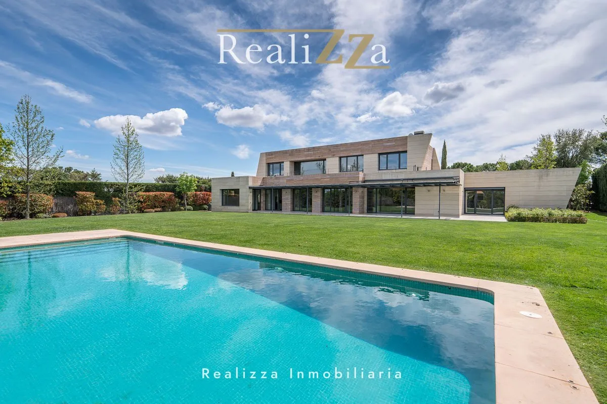 Chalet independiente con 2 plantas 35