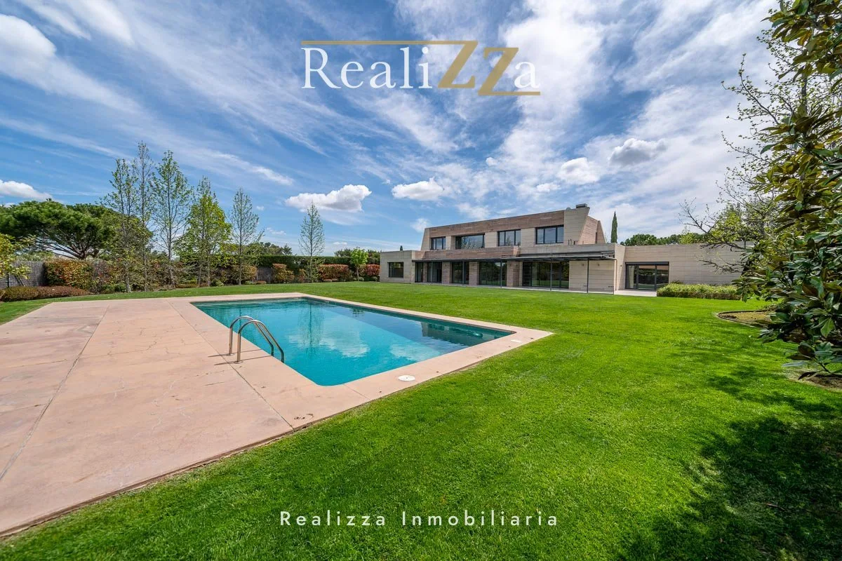 Chalet independiente con 2 plantas 37