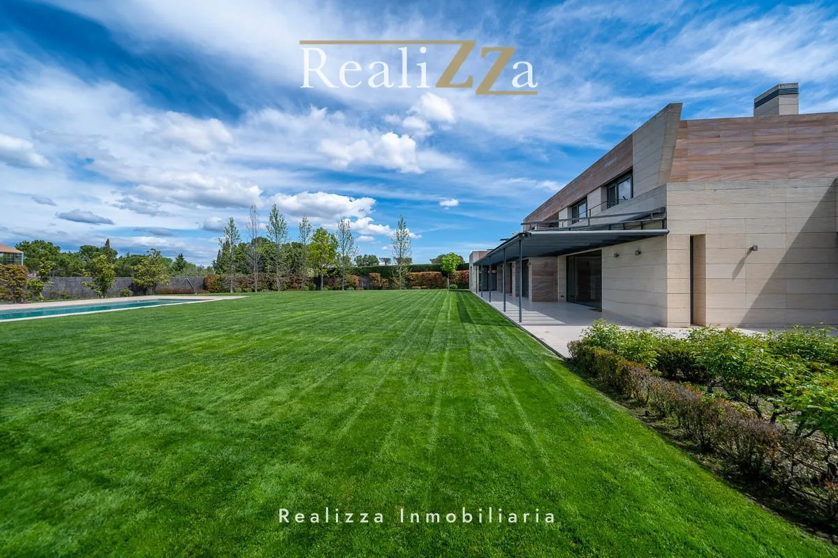 Chalet independiente con 2 plantas 38