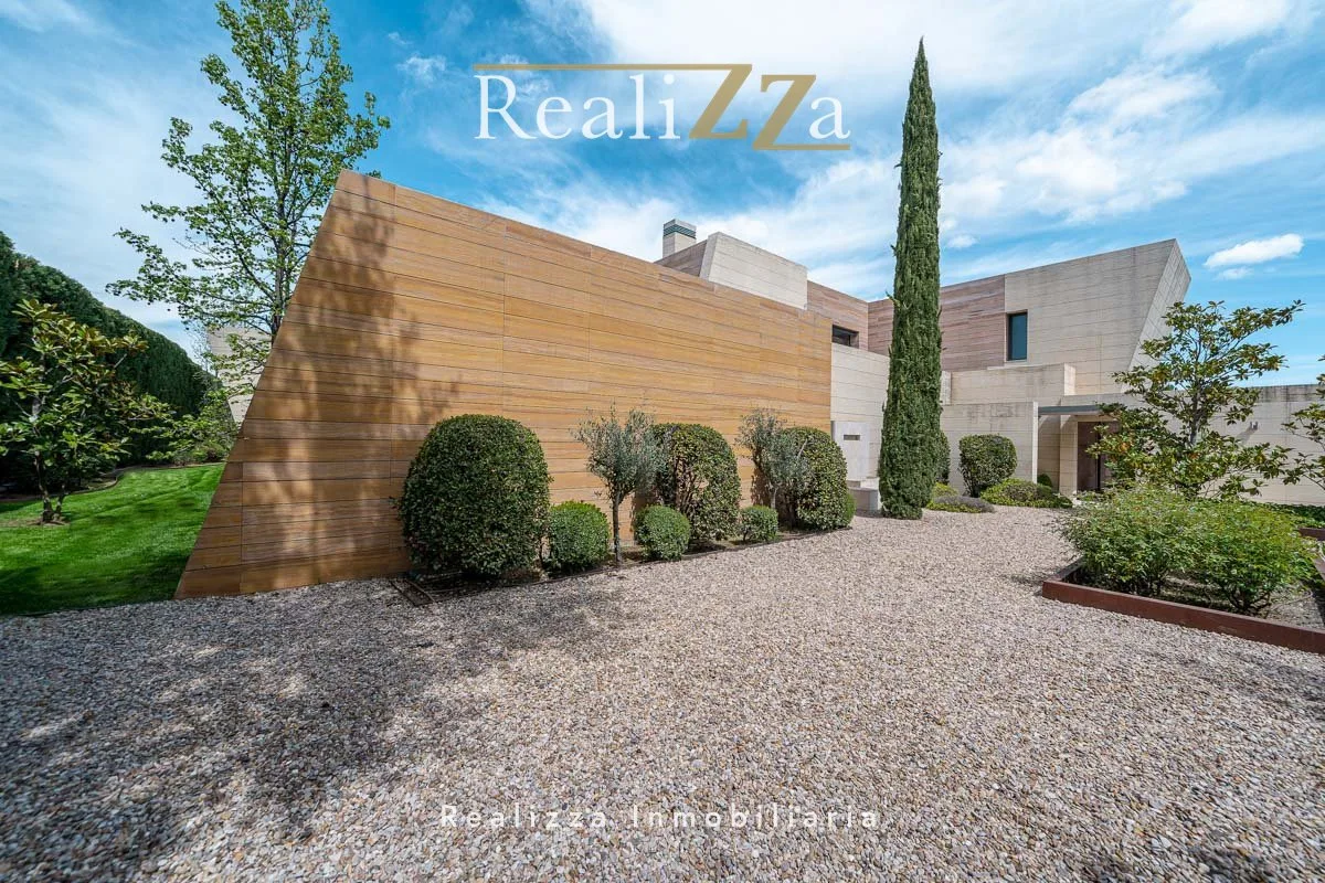 Chalet independiente con 2 plantas 41