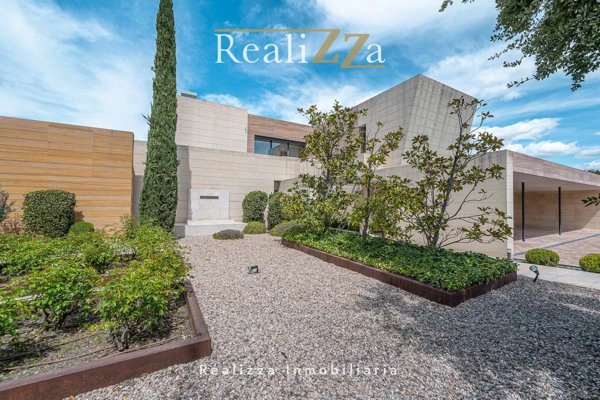 Chalet independiente con 2 plantas 42