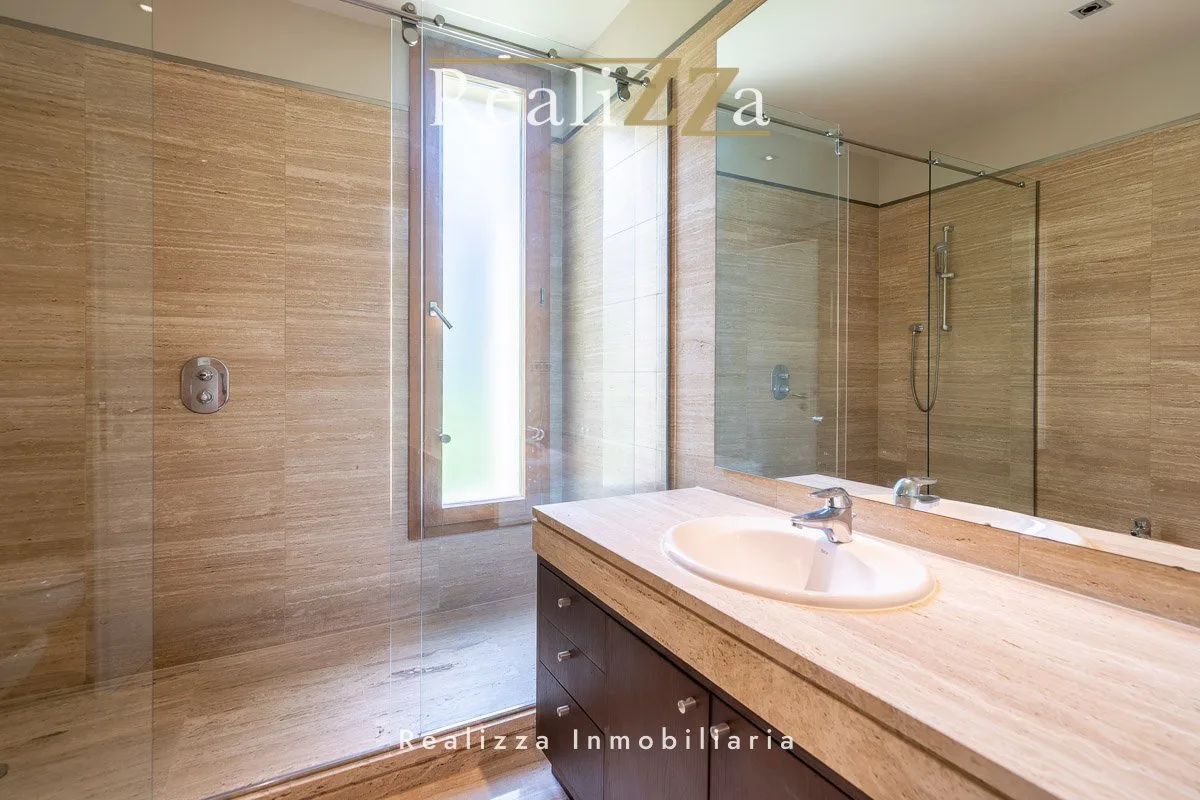 Chalet independiente con 2 plantas 23