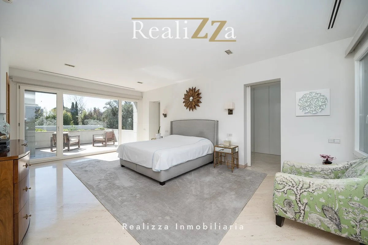 Chalet personalizado con piscina interior 7