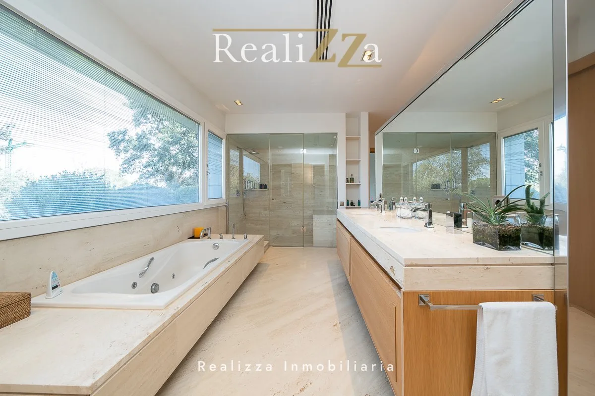 Chalet personalizado con piscina interior 9
