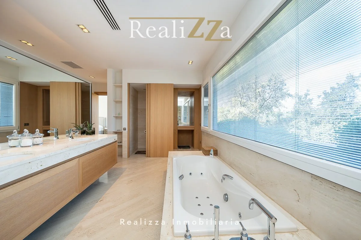 Chalet personalizado con piscina interior 10