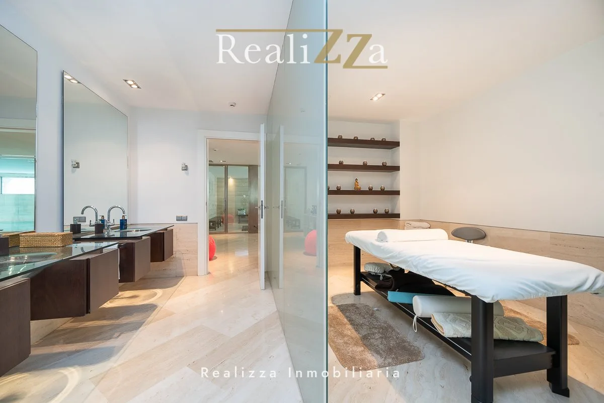 Chalet personalizado con piscina interior 16
