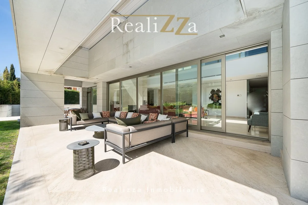 Chalet personalizado con piscina interior 33