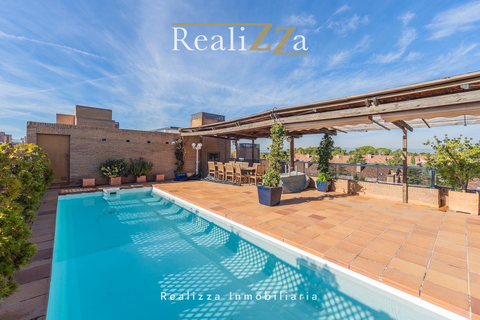 Atico con piscina en alquiler
