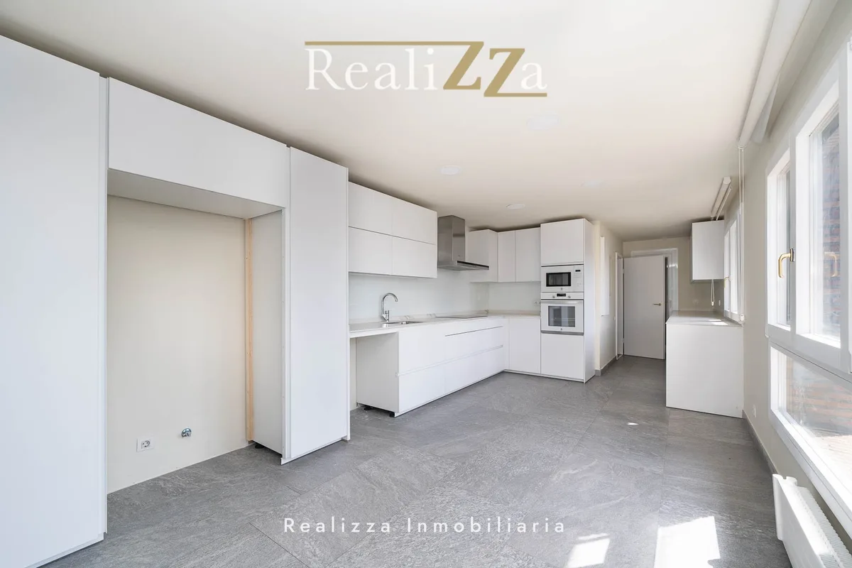 Atico con piscina en alquiler 25