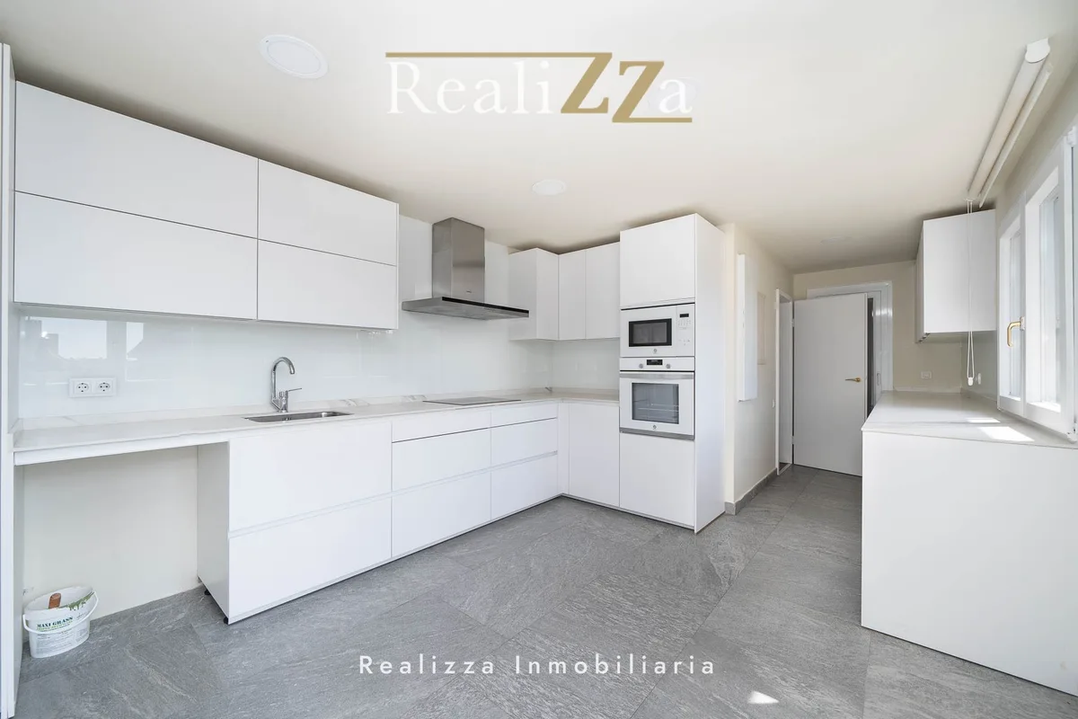Atico con piscina en alquiler 26