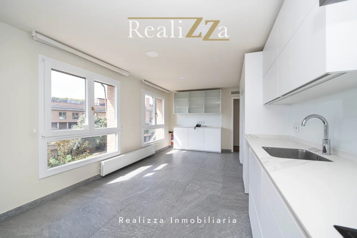 Atico con piscina en alquiler 28