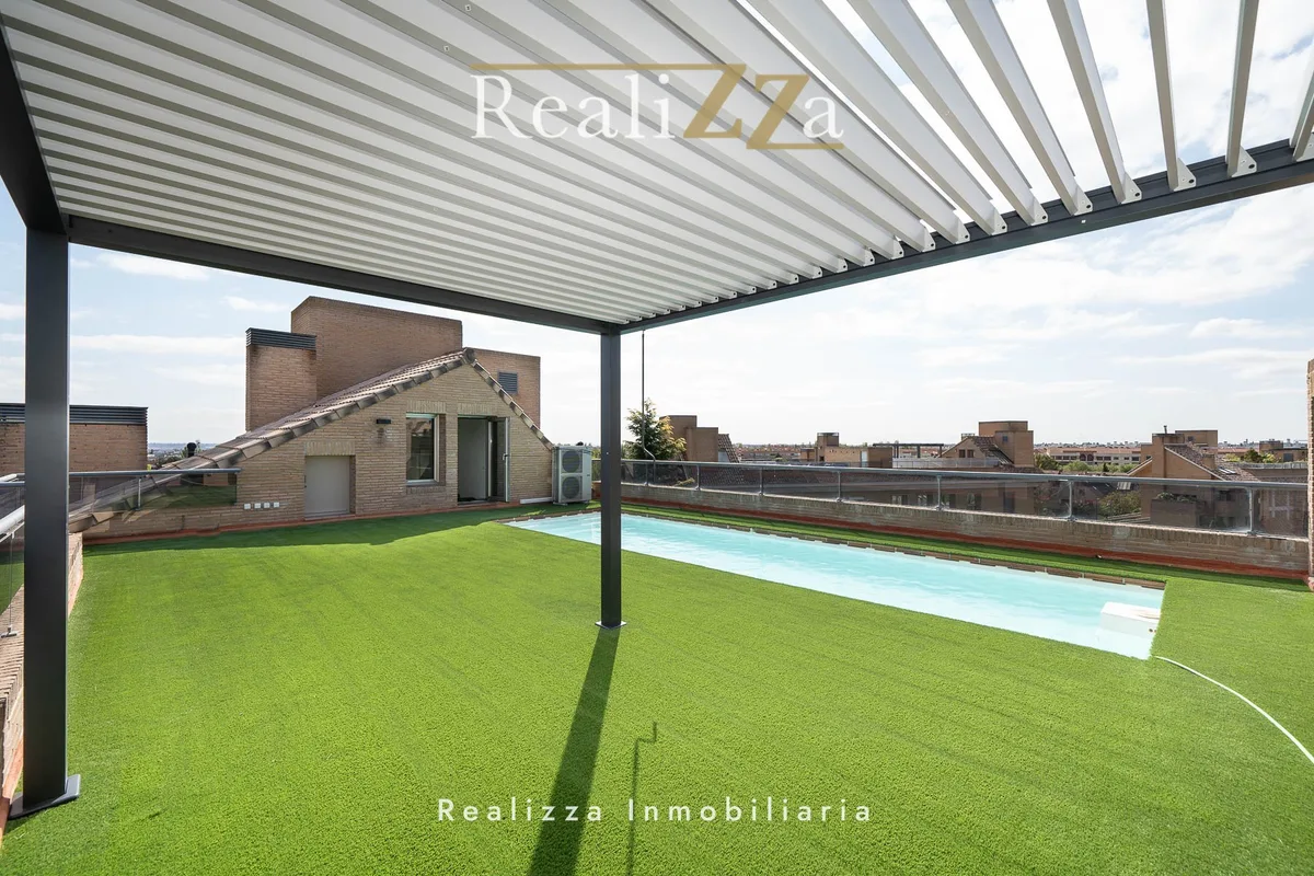 Atico con piscina en alquiler 32