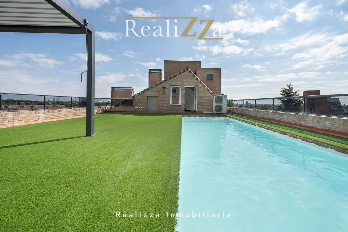 Atico con piscina en alquiler 33
