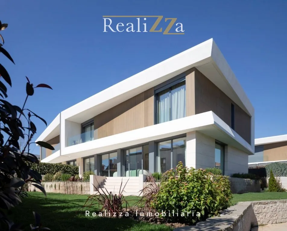 Chalet pareado de obra nueva en Diplomáticos 2