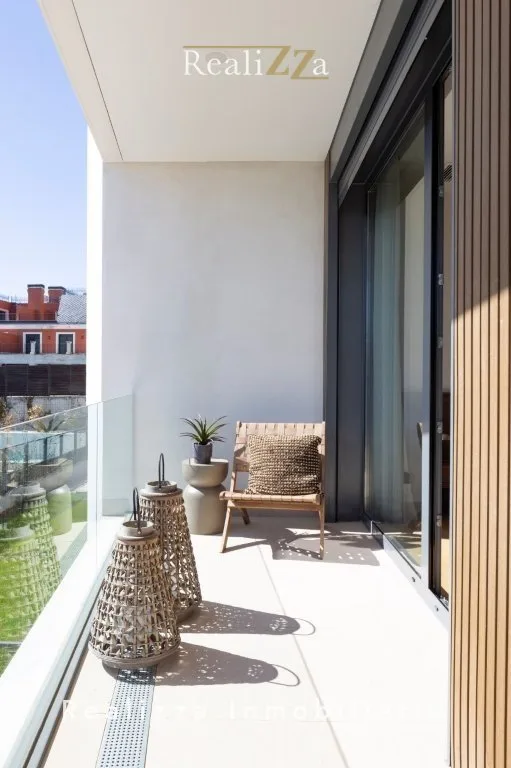 Chalet pareado de obra nueva en Diplomáticos 21