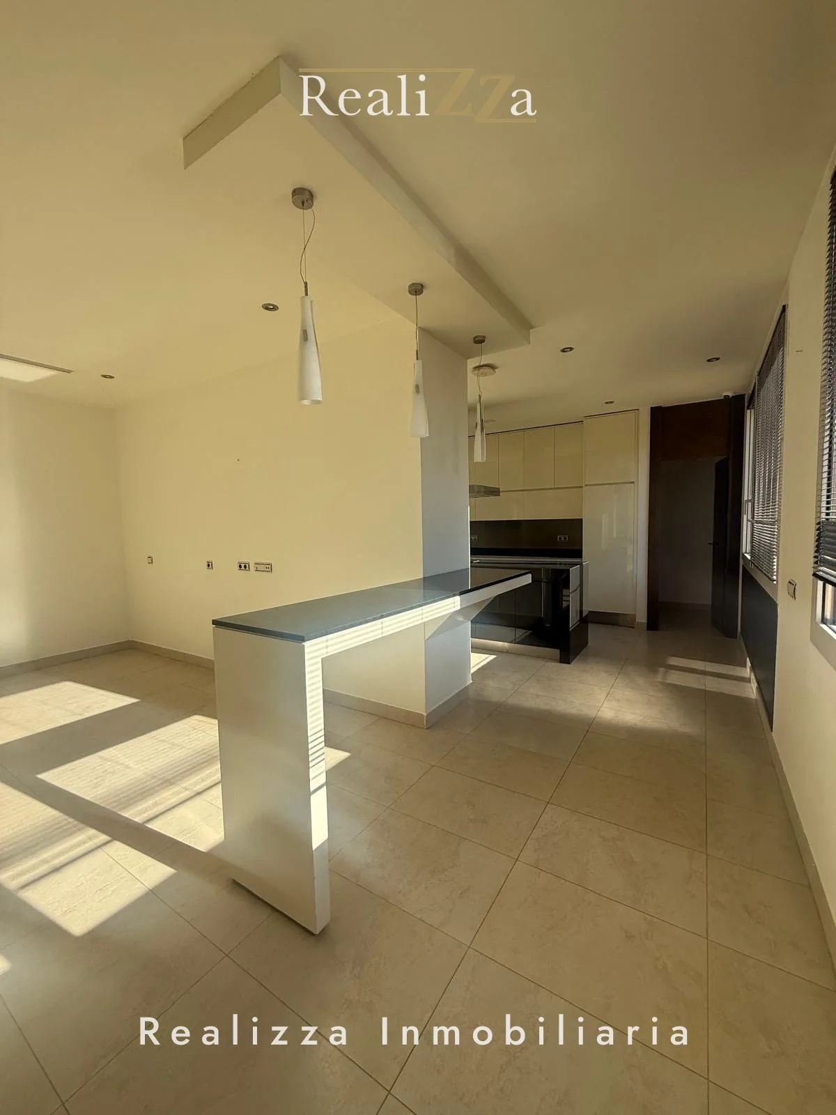 Chalet en esquina junto a lago 11