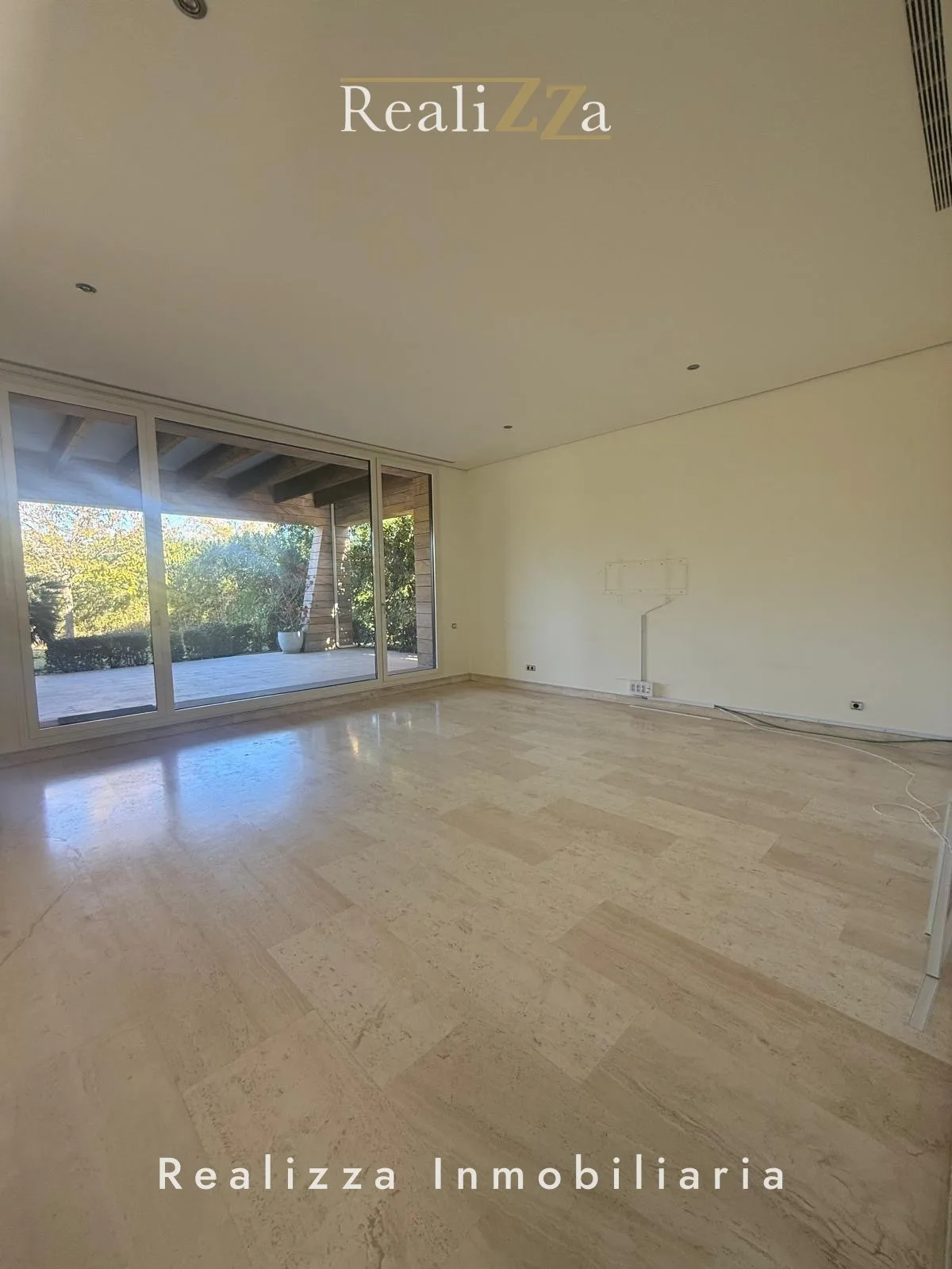 Chalet en esquina junto a lago 14