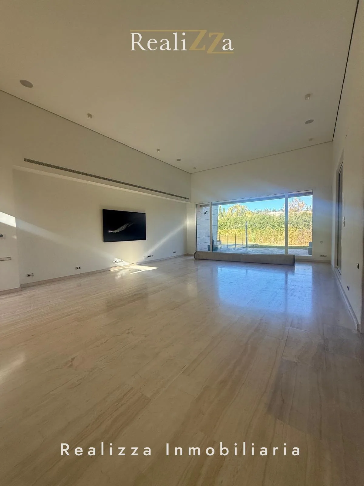 Chalet en esquina junto a lago 16