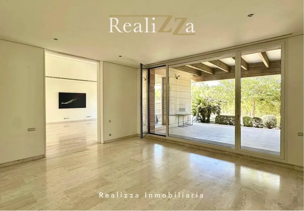 Chalet en esquina junto a lago 18