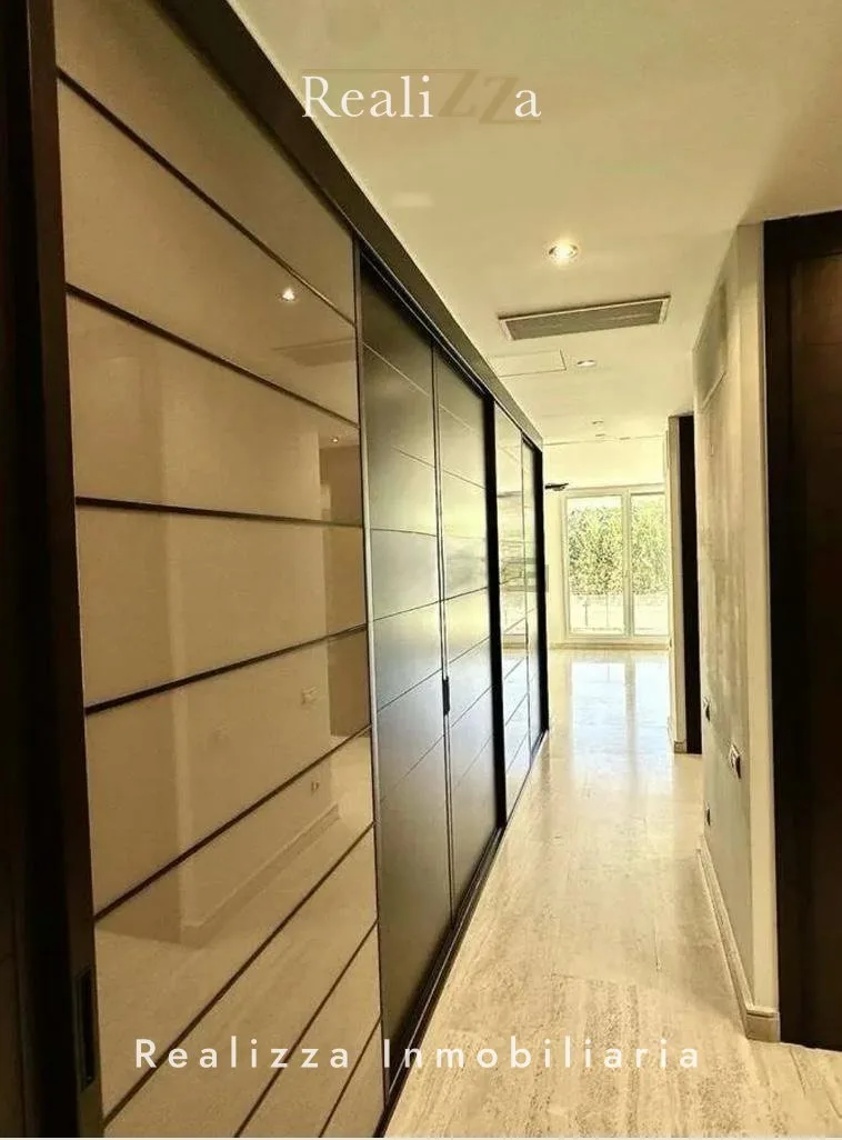 Chalet en esquina junto a lago 20