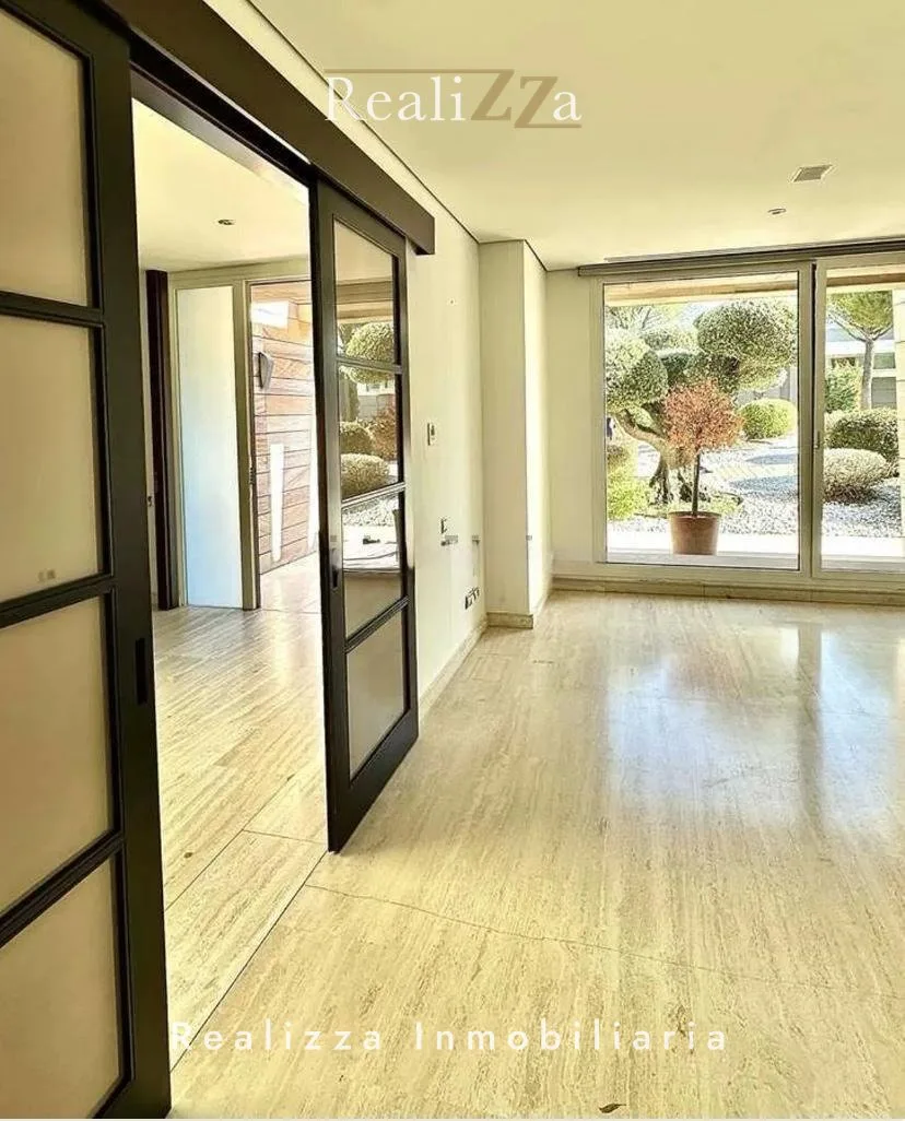 Chalet en esquina junto a lago 22