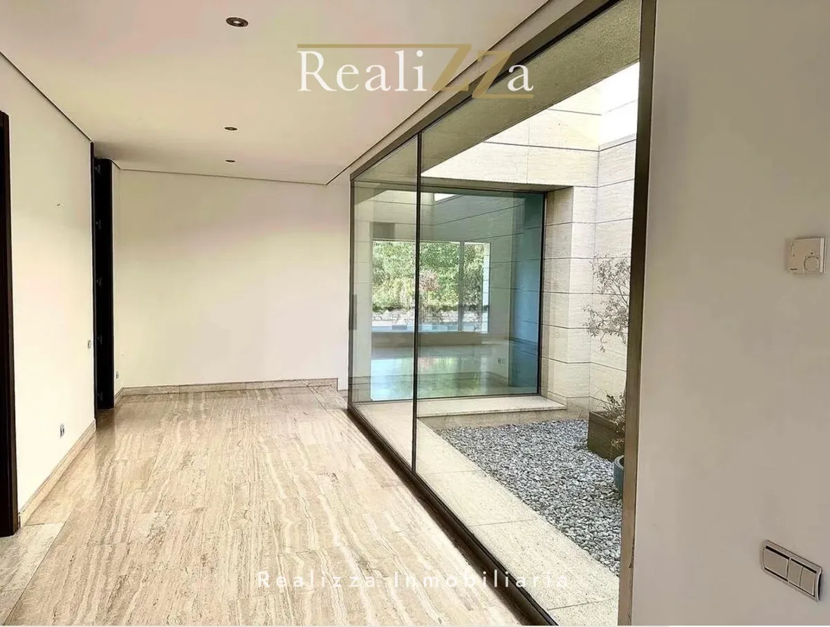 Chalet en esquina junto a lago 24