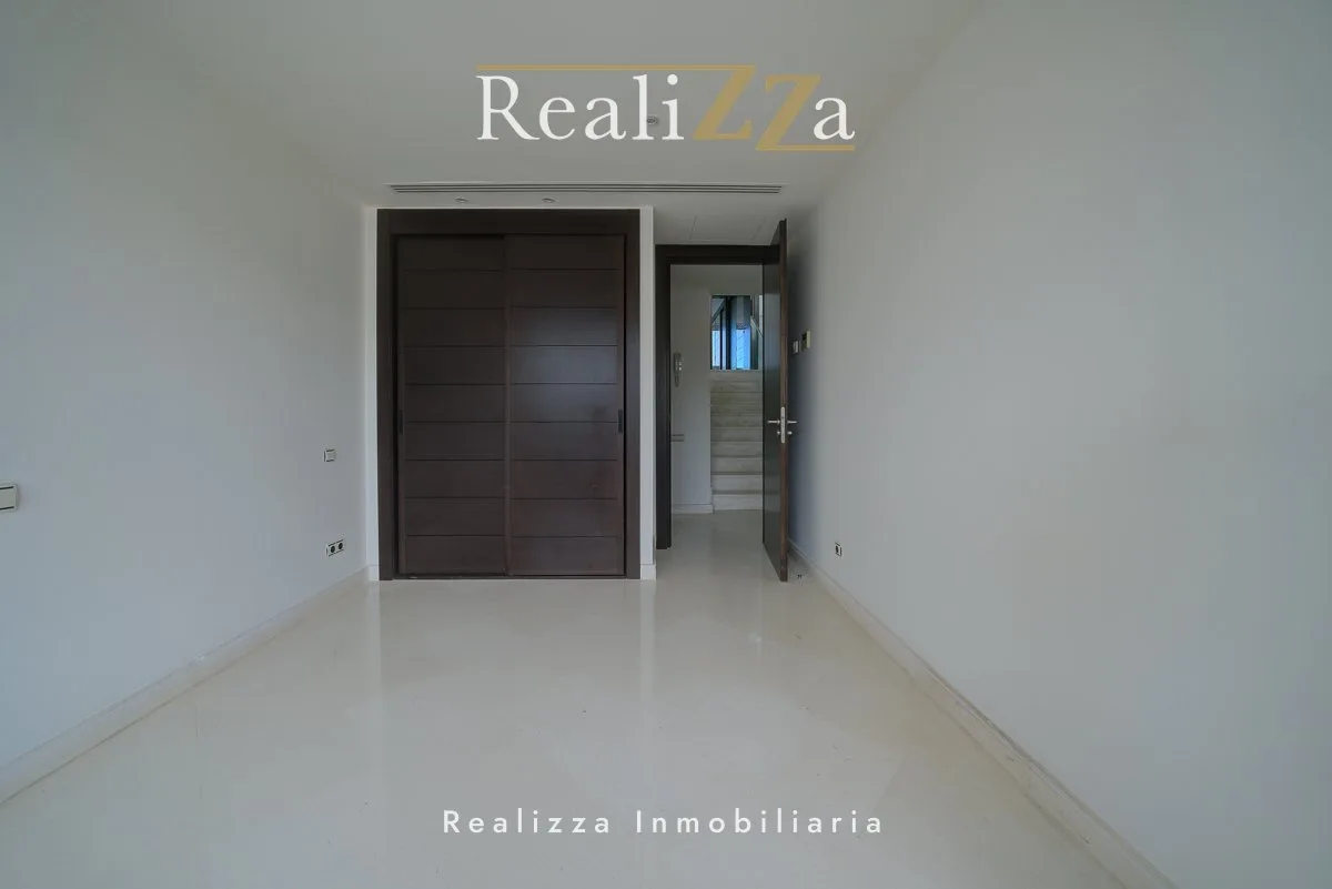 Adosado de primera linea 13