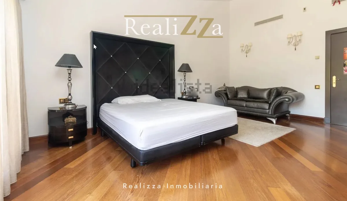 Chalet independiente de esquina 8