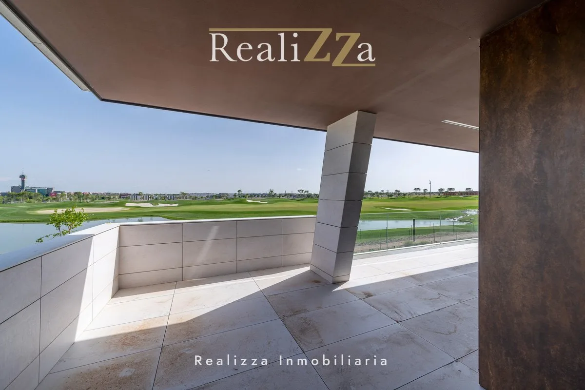 Piso de 1ª planta en con vistas a La Finca Golf 11