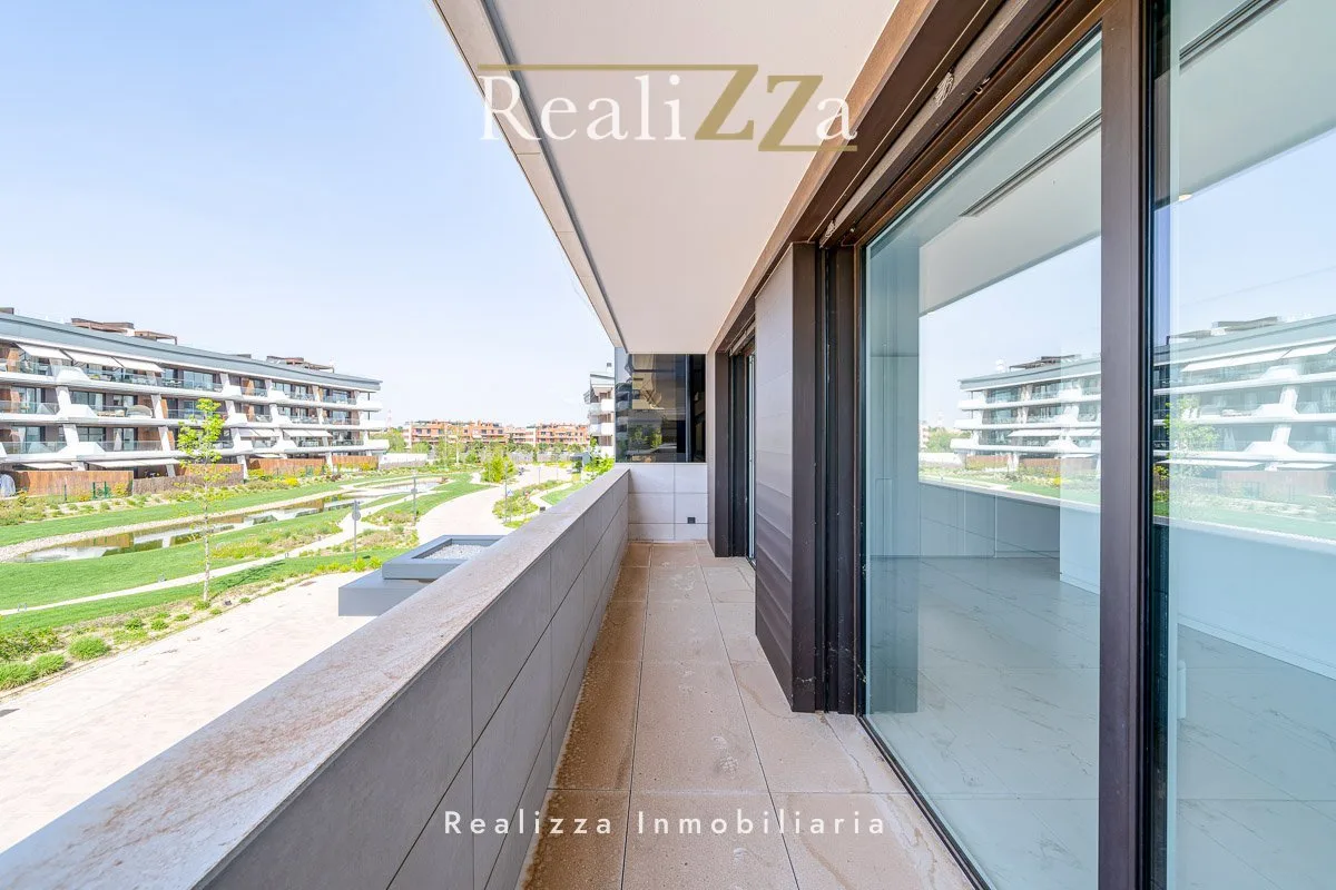 Piso de 1ª planta en con vistas a La Finca Golf 12