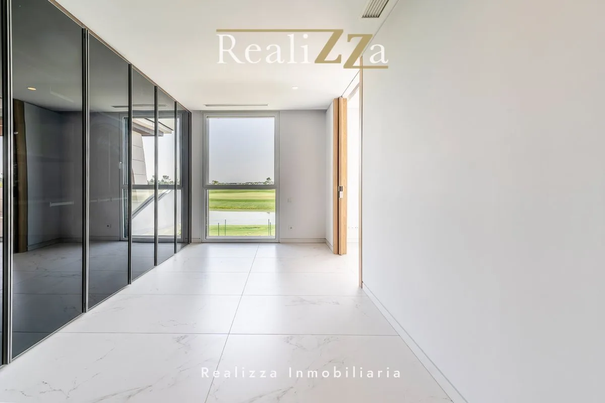 Piso de 1ª planta en con vistas a La Finca Golf 23