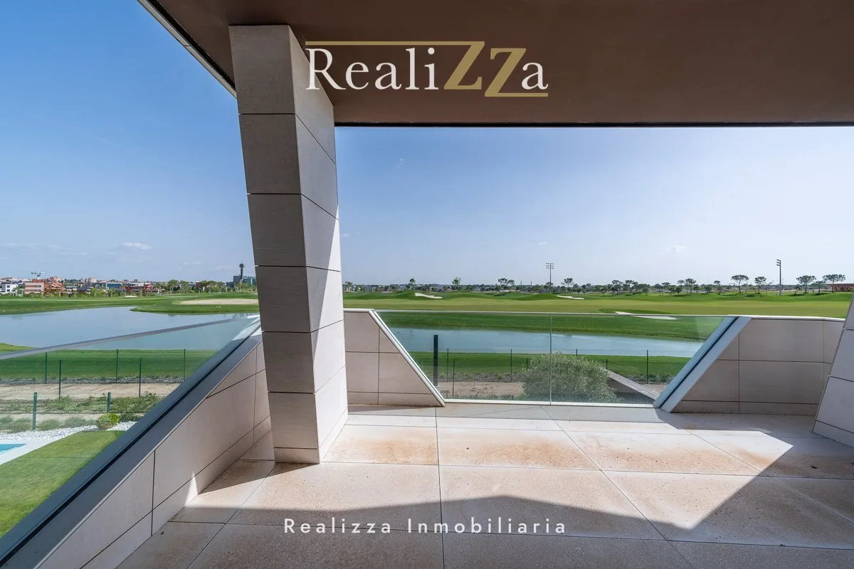 Piso de 1ª planta en con vistas a La Finca Golf 29